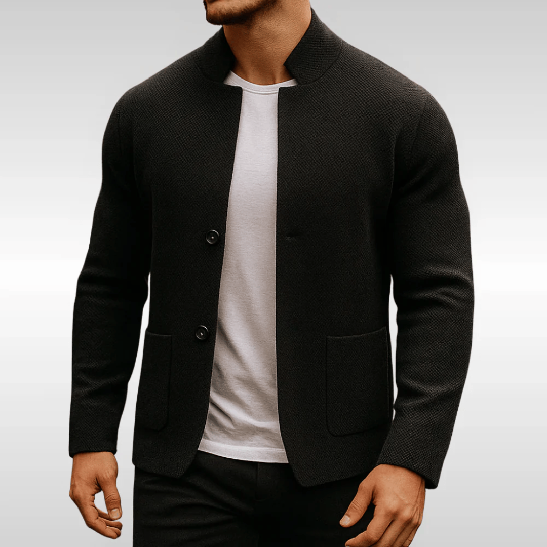 Herren-Strickjacke mit Perkins-Kragen, Knöpfen und aufgesetzten Taschen – Alaric