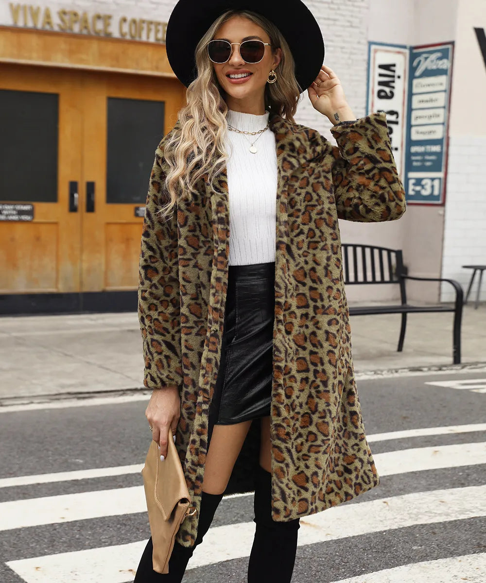 Frania - Plüschmantel mit Leopardenprint