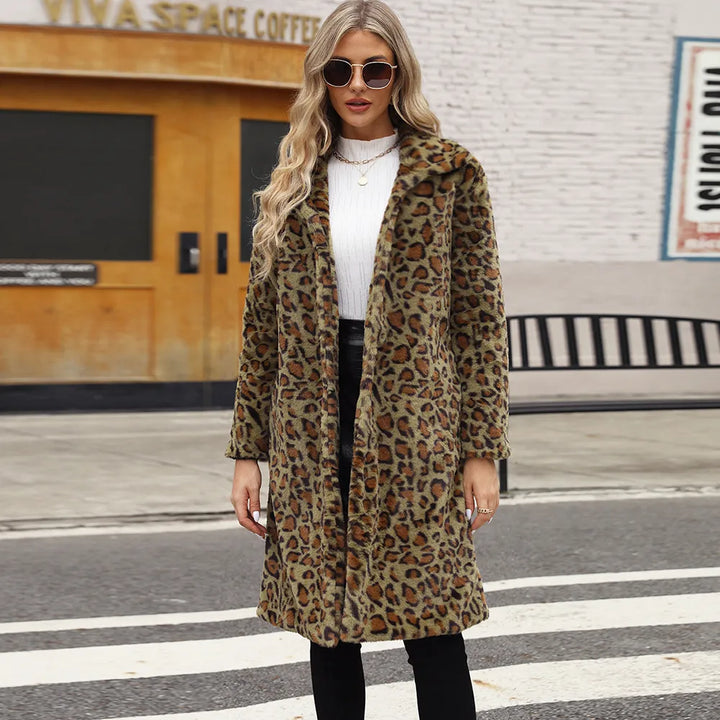Frania - Plüschmantel mit Leopardenprint