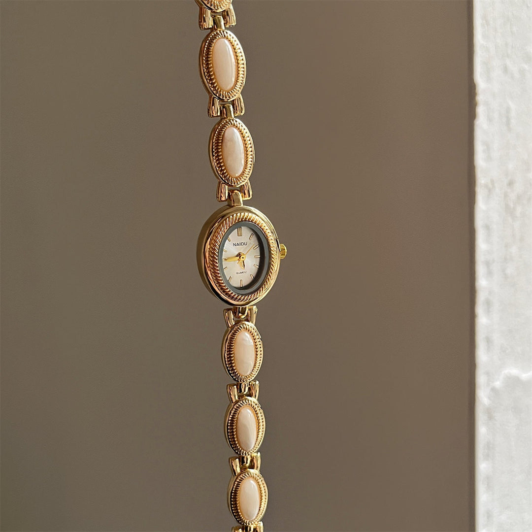 Damenschmuck Armbanduhr mit ovalem Detail - Alviera