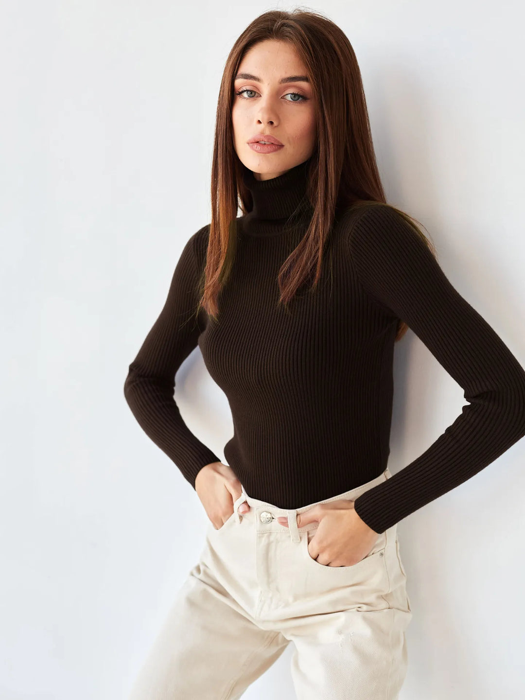 Figurbetonter Damen-Rollkragenpullover aus Rippstrick - Nélida
