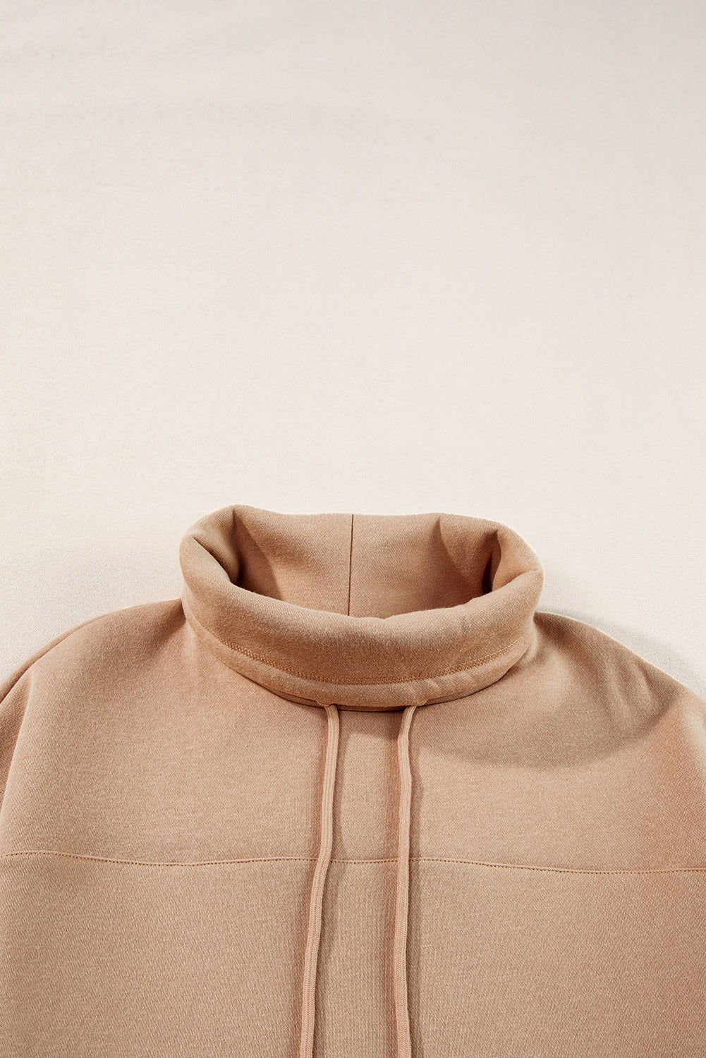 Aubrey - Rollkragen-Sweatshirt mit Kordel und Ärmeln