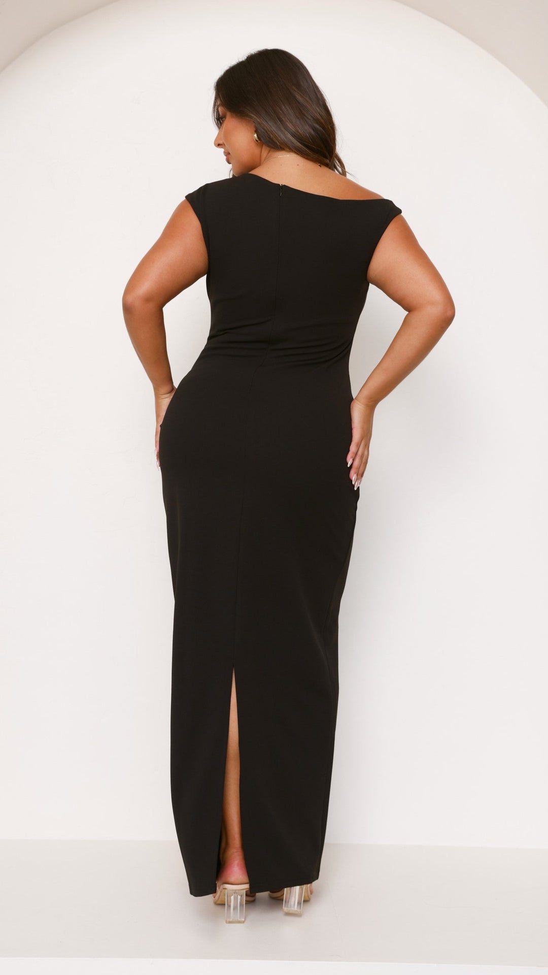 Elegantes, figurbetontes langes Kleid mit Ausschnitt für Damen – Karely