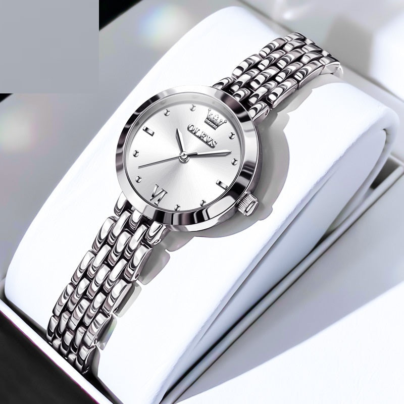 Damenuhr mit klarem Zifferblatt und elegantem Design