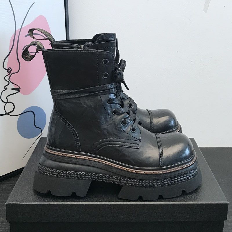 Kurze Damenstiefel mit fester Sohle und seitlichem Reißverschluss - Elviora