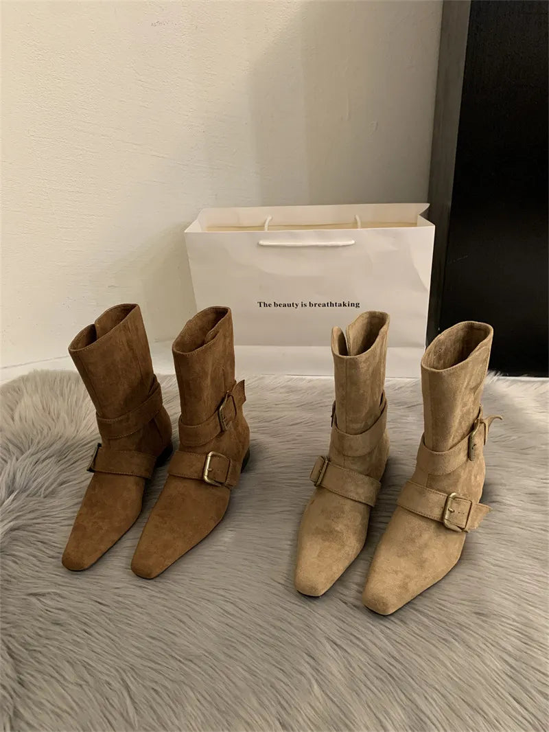 Stiefeletten in Wildlederoptik mit Schnallen - Pelinna