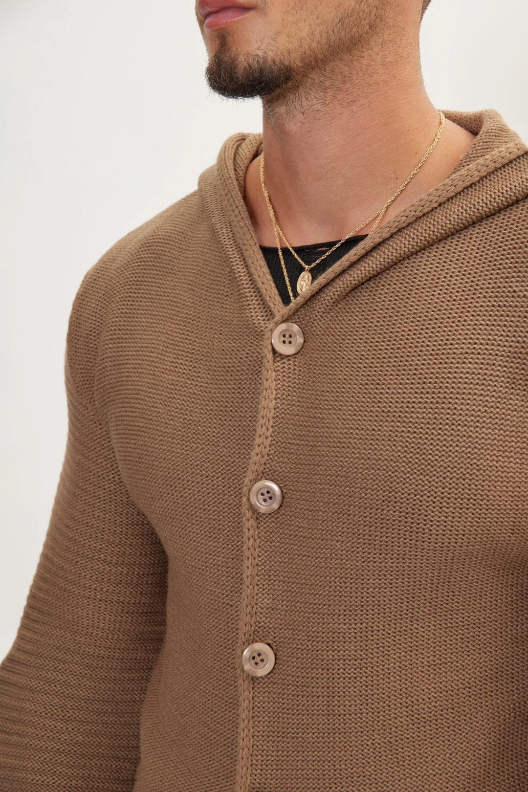 Langer Strickcardigan mit Kapuze und Knöpfen – Baptiste