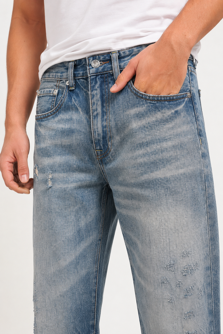 Herrenjeans mit geradem Bein, Waschoptik und Abnutzungsspuren – Wigbert