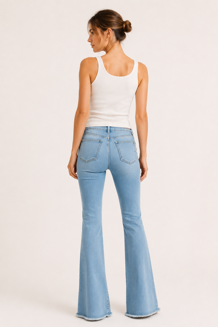 Damen-Jeans im Flare-Schnitt mit hoher Taille und ausgefranstem Saum – Anika