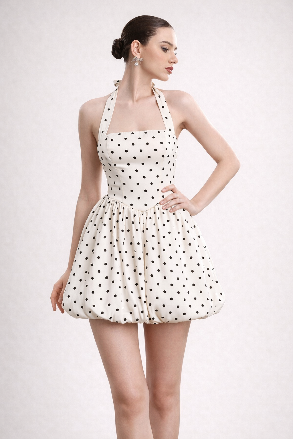 Kurzes Damenkleid mit Neckholder-Ausschnitt und Ballon-Rock - Doris