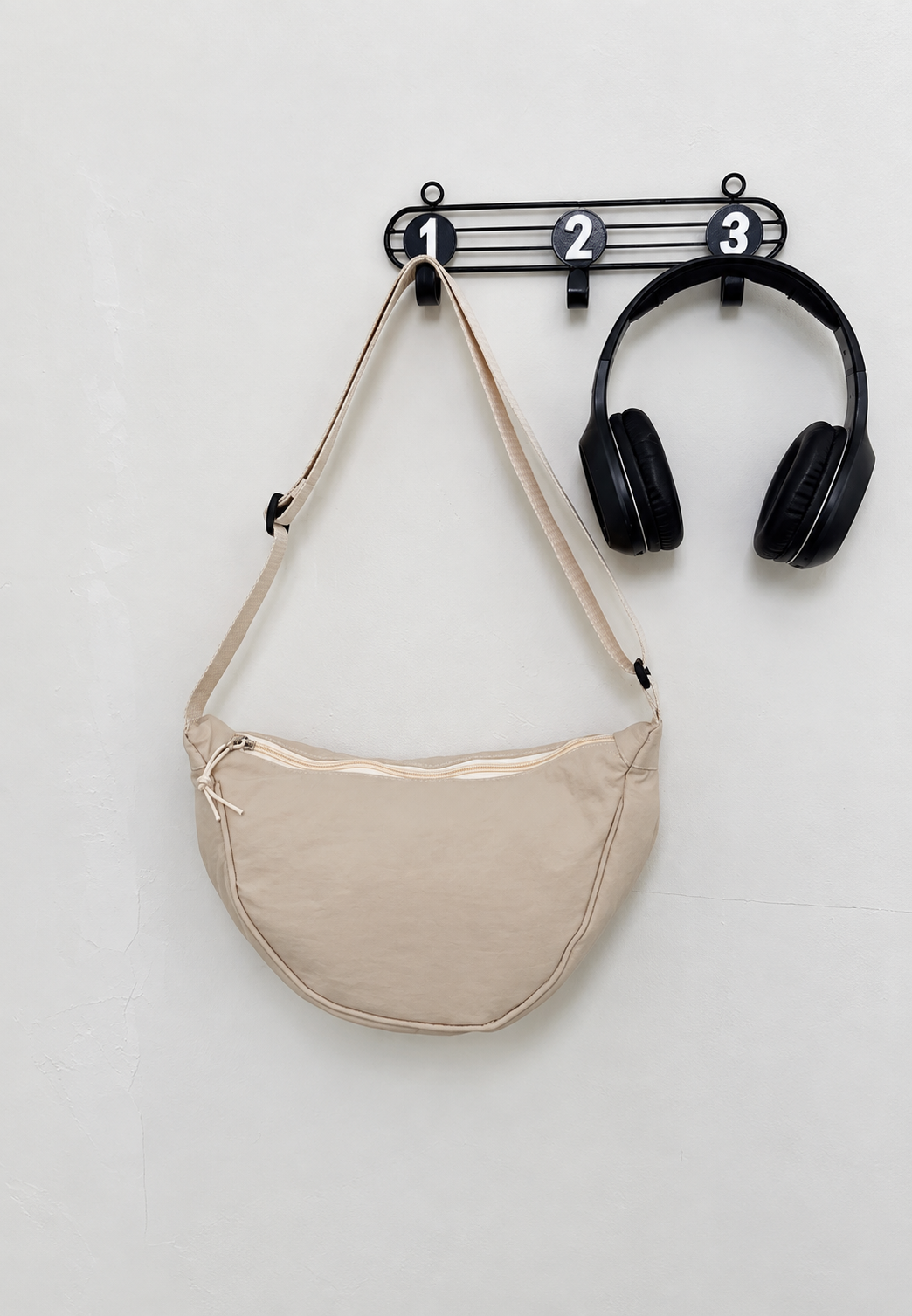 Damen-Umhängetasche aus Nylon in Halbmondform mit verstellbarem Riemen – Nerea