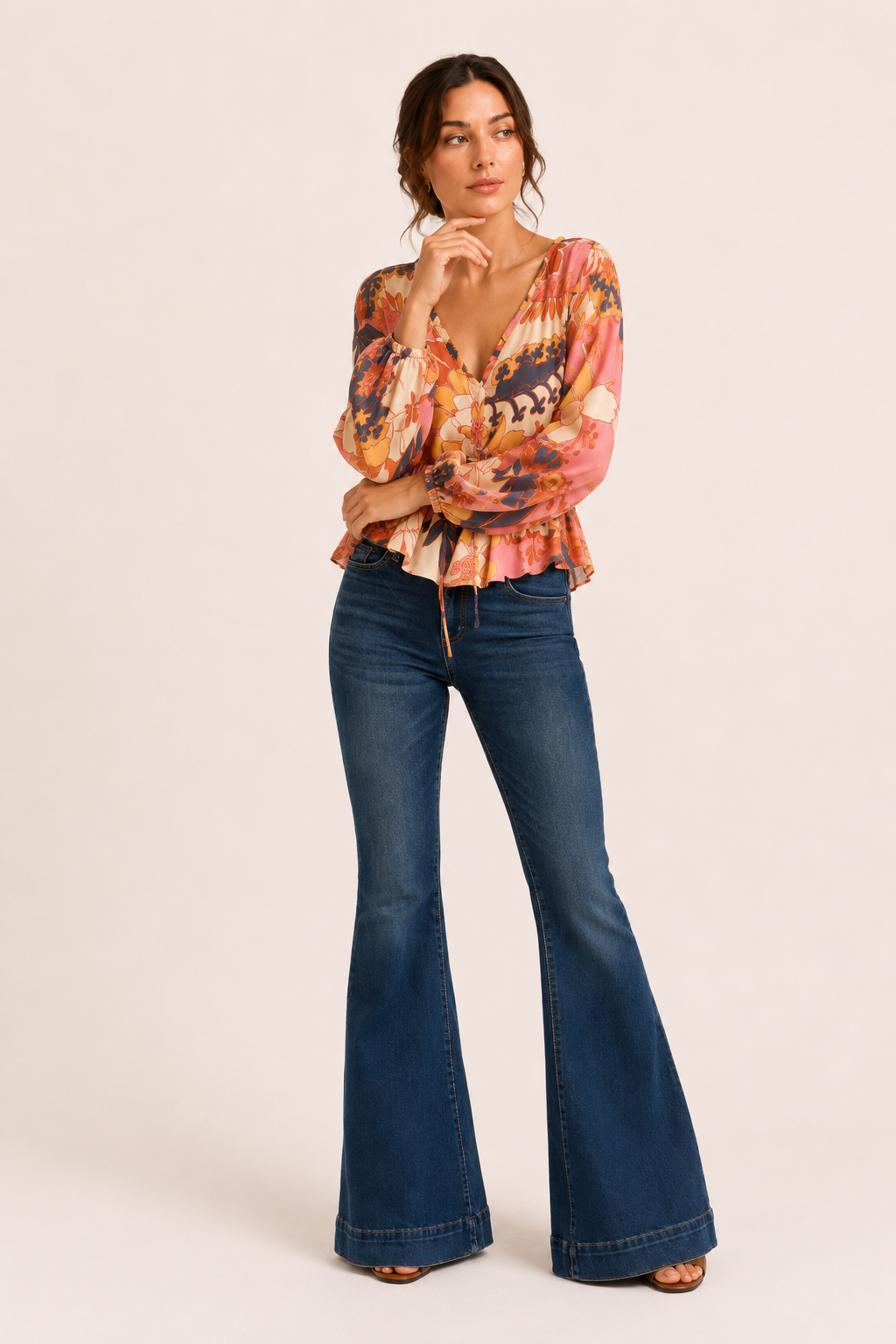Elastische Damen-Jeans im Flare-Schnitt mit mittlerer Leibhöhe und weit ausgestelltem Bein – Elke