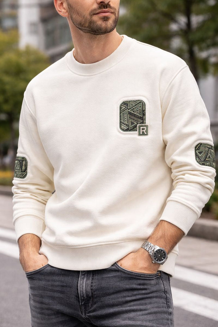 Herrenpullover mit Rundhalsausschnitt und dekorativen Patches - Bjornik