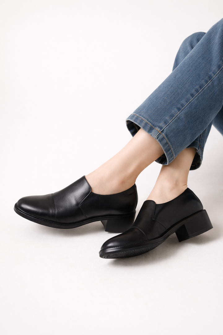 Damen Leder Slipper mit breitem Absatz und runder Spitze - Maelle