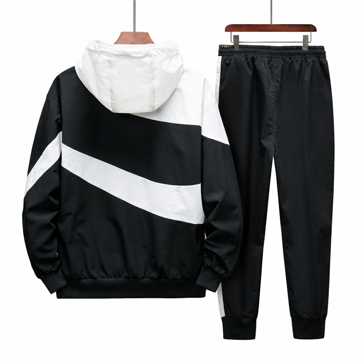 Sportliches Set mit Kapuzenjacke und Jogginghose - Larex