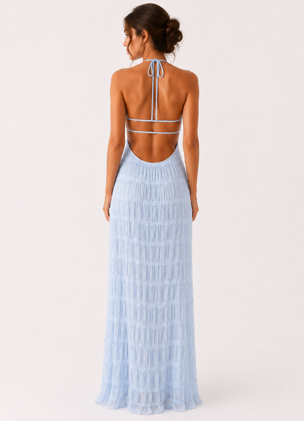Langes, plissiertes Sommerkleid mit elegantem Neckholder-Ausschnitt – Tilda