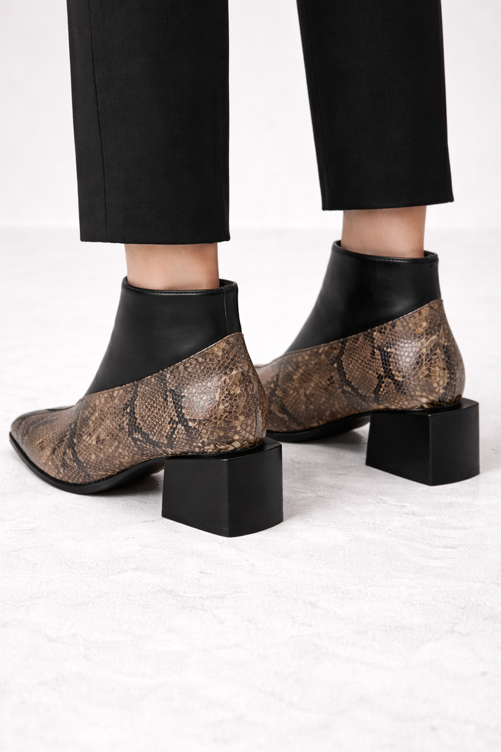 Modische Damenstiefeletten mit Druck - Avril