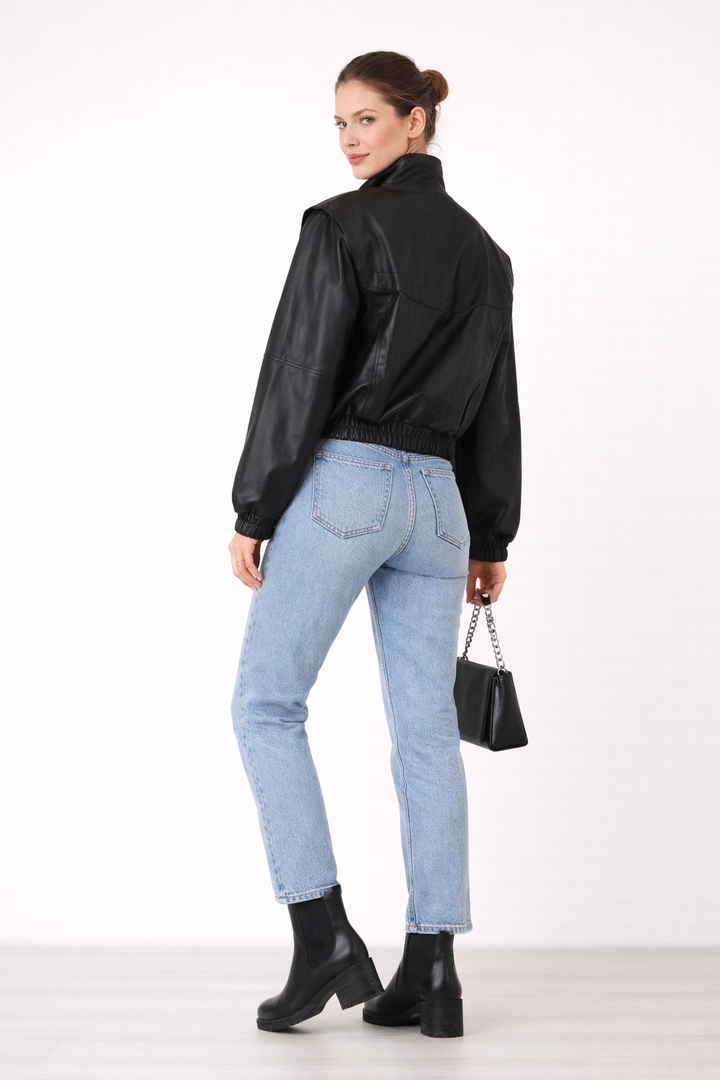 Kurze, gerade geschnittene Jacke für Frauen - Zirella
