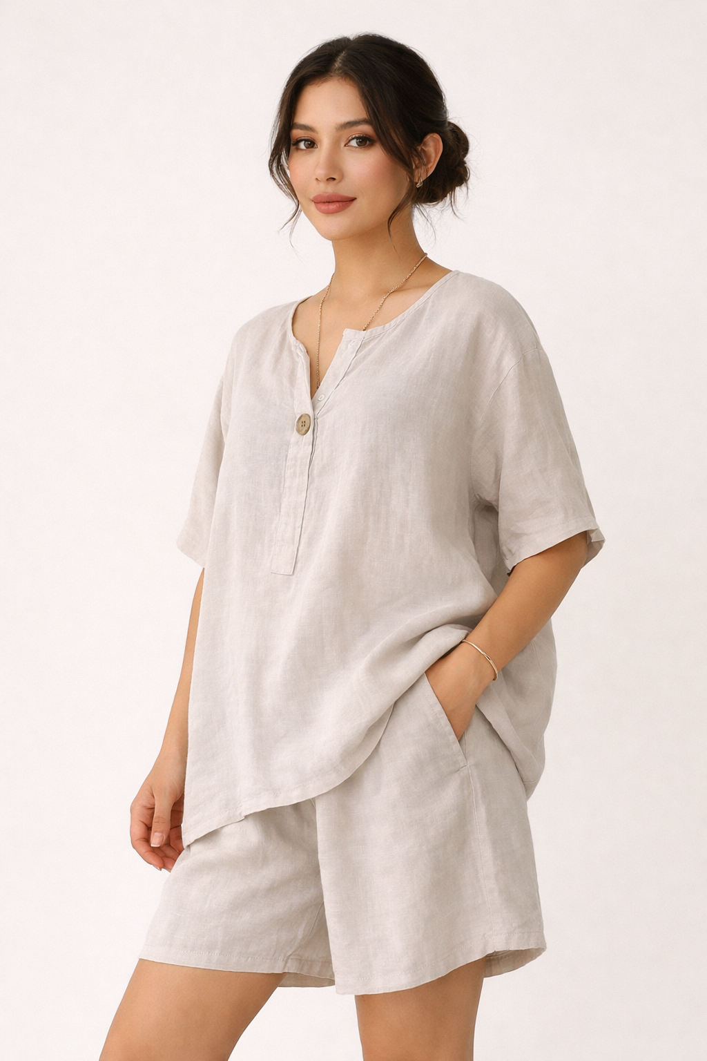 Lockere Bluse und hochgeschlossene Shorts für Frauen - Maike