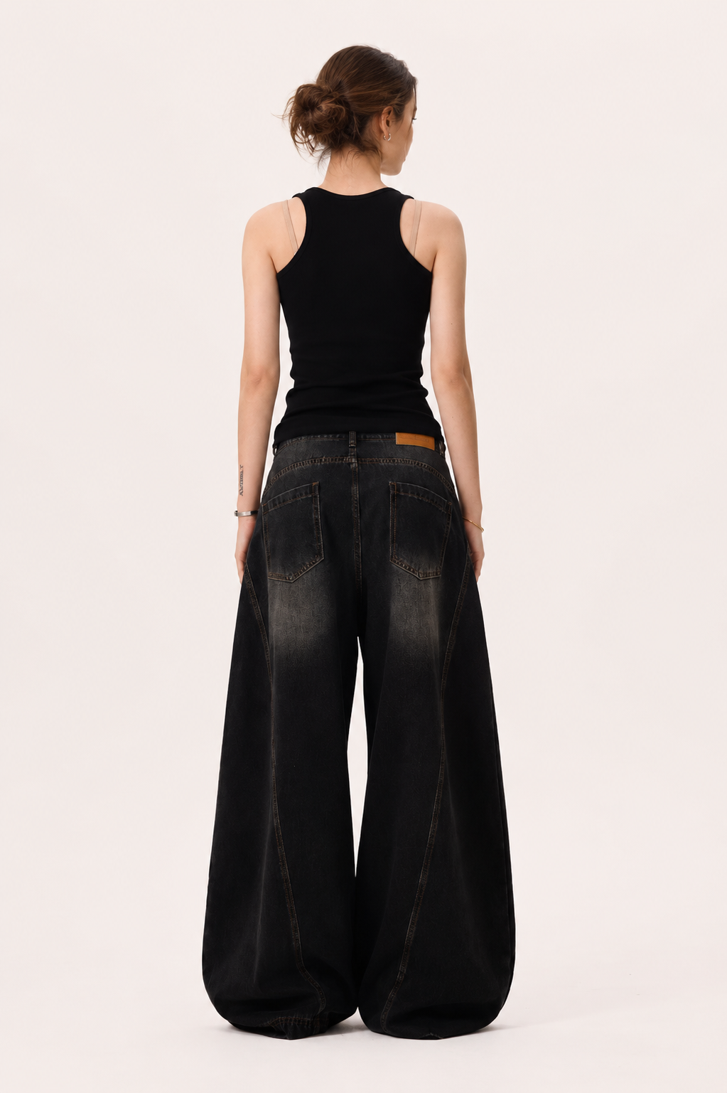 Baggy-Jeans für Damen mit extra weitem Bein, geschwungenen Nähten und Used-Look – Liesel