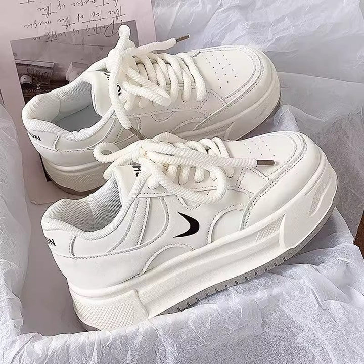 Städtische Damen-Sneakers mit leichtem Plateau - Martina