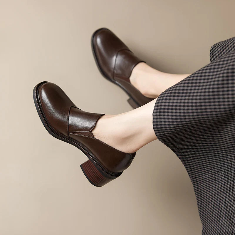 Damen Leder Slipper mit breitem Absatz und runder Spitze - Maelle