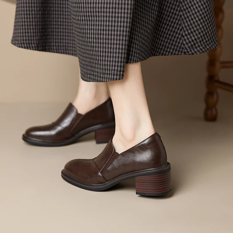 Damen Leder Slipper mit breitem Absatz und runder Spitze - Maelle