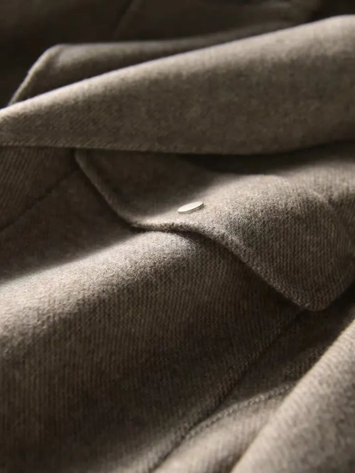 Kurze Damenjacke mit breitem Revers - Bryndis