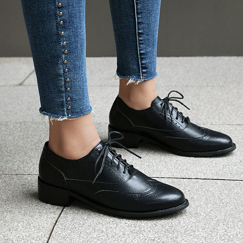 Damenschuhe mit klassischem Design - Eydruna