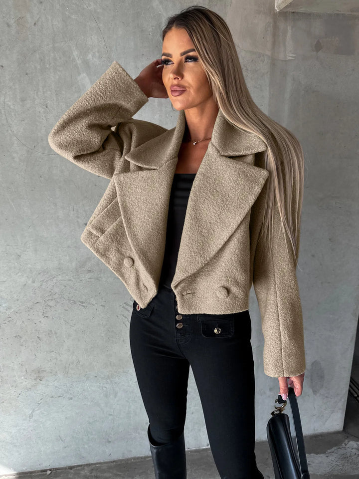 Kurzer Damenmantel mit Revers und Oversize-Schnitt – Annika