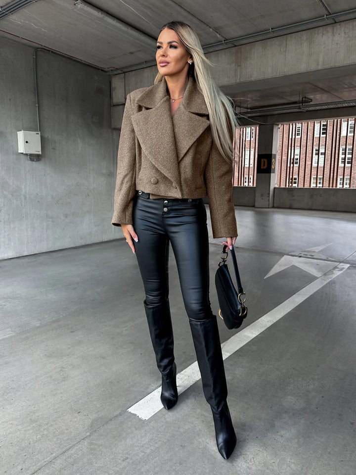 Kurzer Damenmantel mit Revers und Oversize-Schnitt – Annika