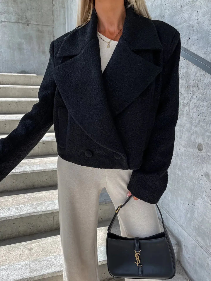Kurzer Damenmantel mit Revers und Oversize-Schnitt – Annika