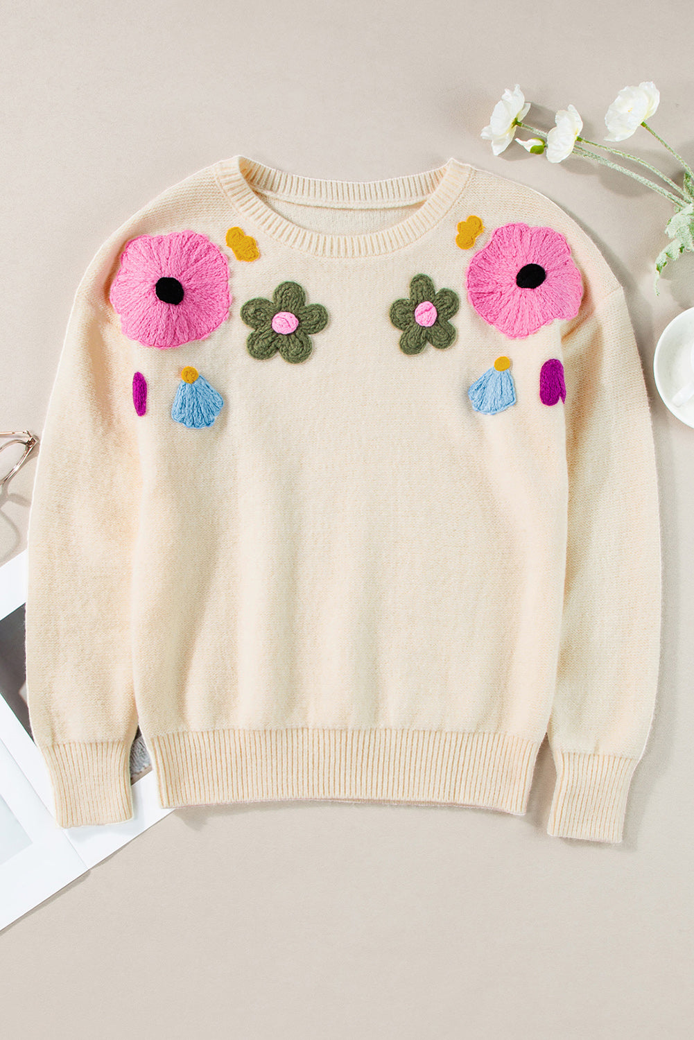 Anne - Strickpullover mit Blumenmuster und gerippten Kanten