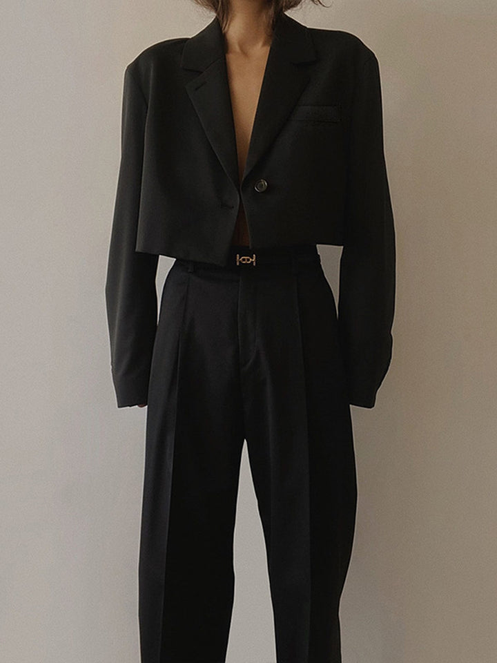 Kurzer Damenblazer im Tailored-Stil – Selina