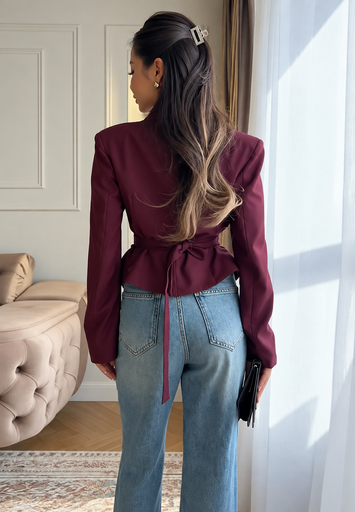 Taillierter, asymmetrischer Damenblazer mit Schulterpolstern und Knöpfen - Marlies