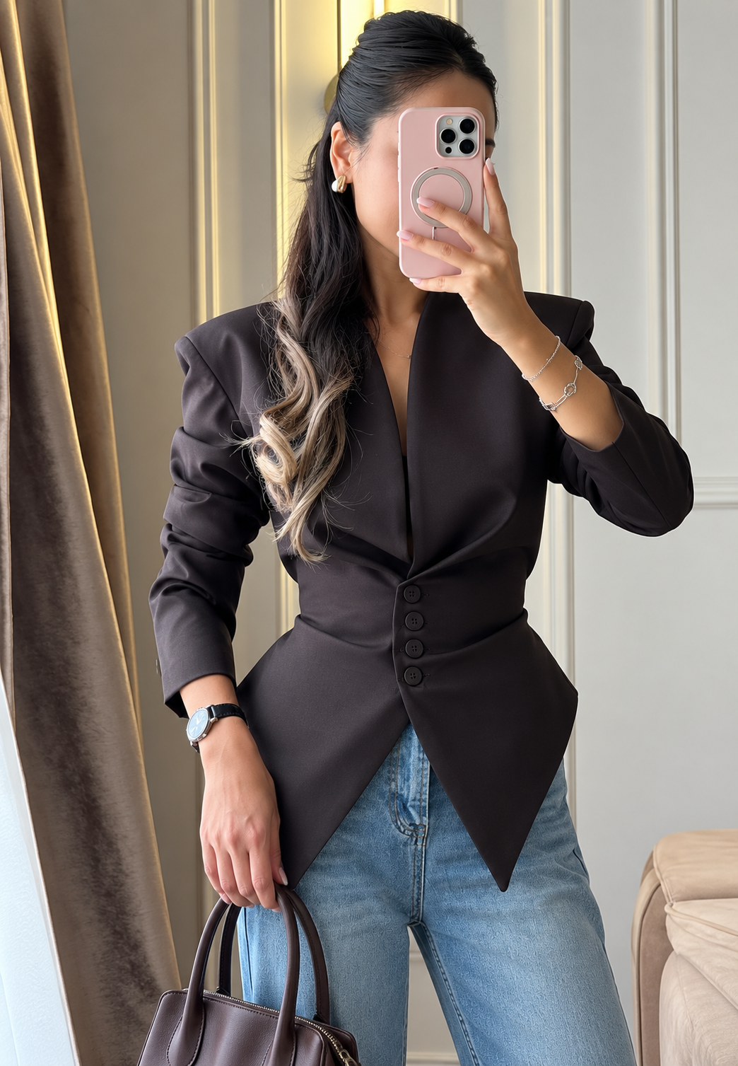 Taillierter, asymmetrischer Damenblazer mit Schulterpolstern und Knöpfen - Marlies