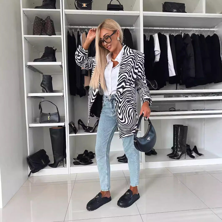 Taillierter Damenblazer mit Leopardenmuster – Romane