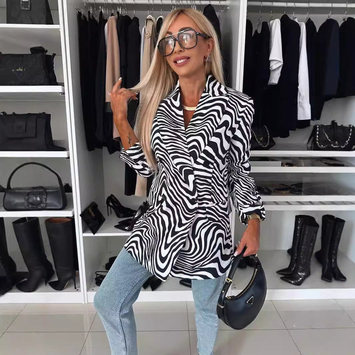 Taillierter Damenblazer mit Leopardenmuster – Romane