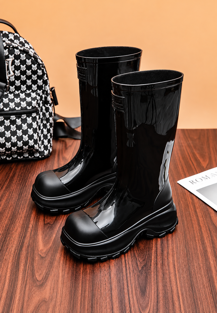 Gummistiefel mit mittelhohem Schaft, glänzender Oberfläche, Plateau und Profilsohle - Elvaira