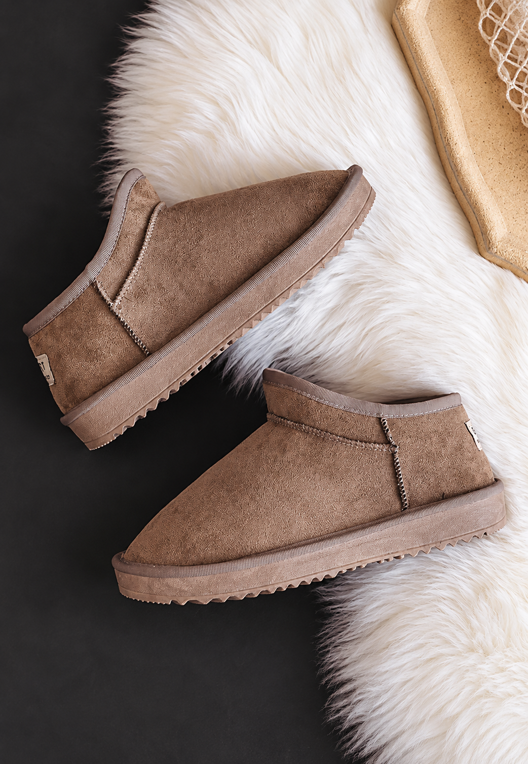 Flache Winterstiefeletten in Wildlederoptik – Nolia