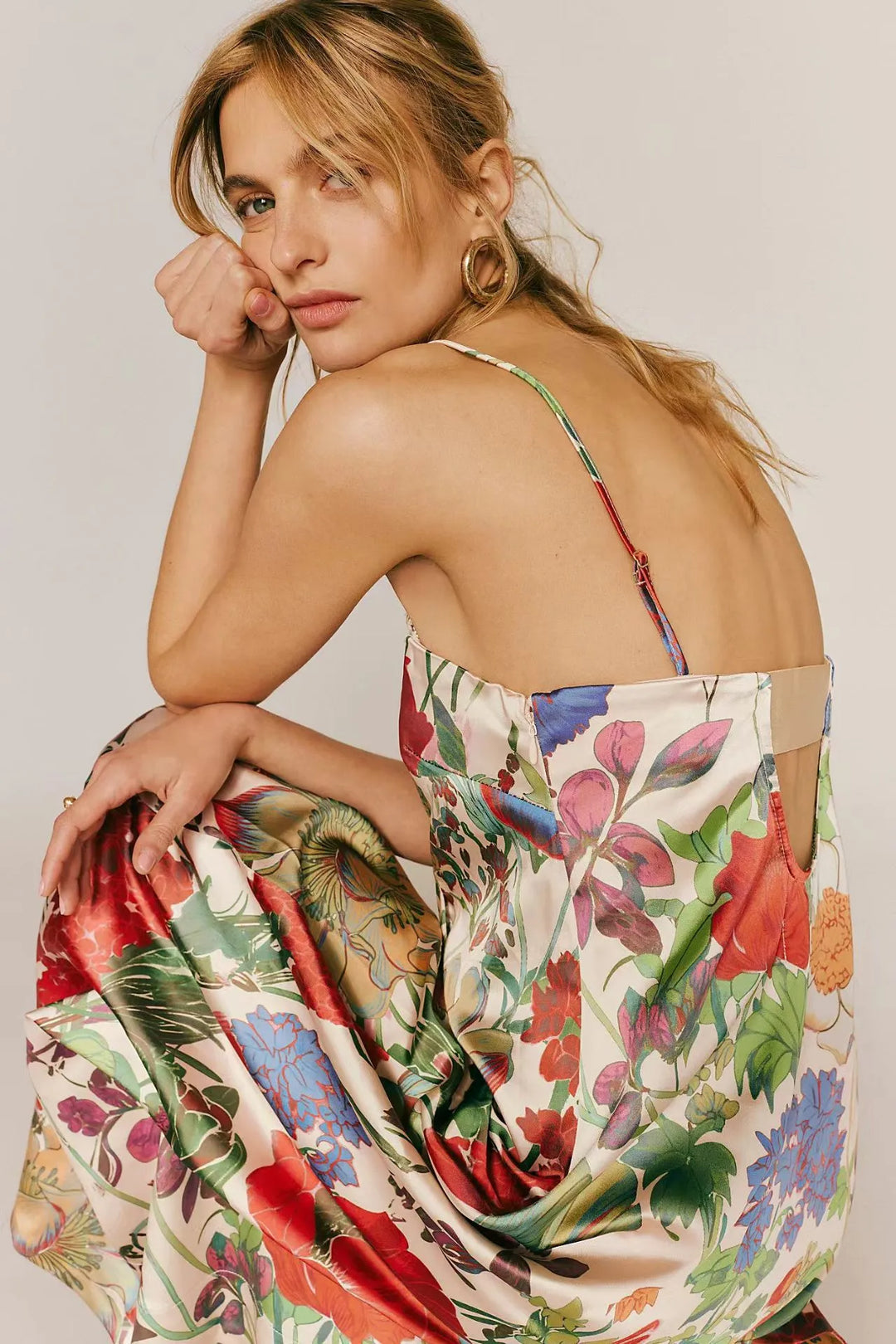 Langes Kleid mit Blumendruck, hohe Taille, A-Linien-Schnitt - Althea
