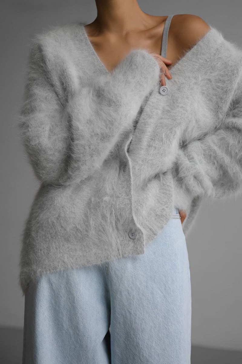 Strickcardigan in Felloptik mit V-Ausschnitt und Knöpfen – Annelie