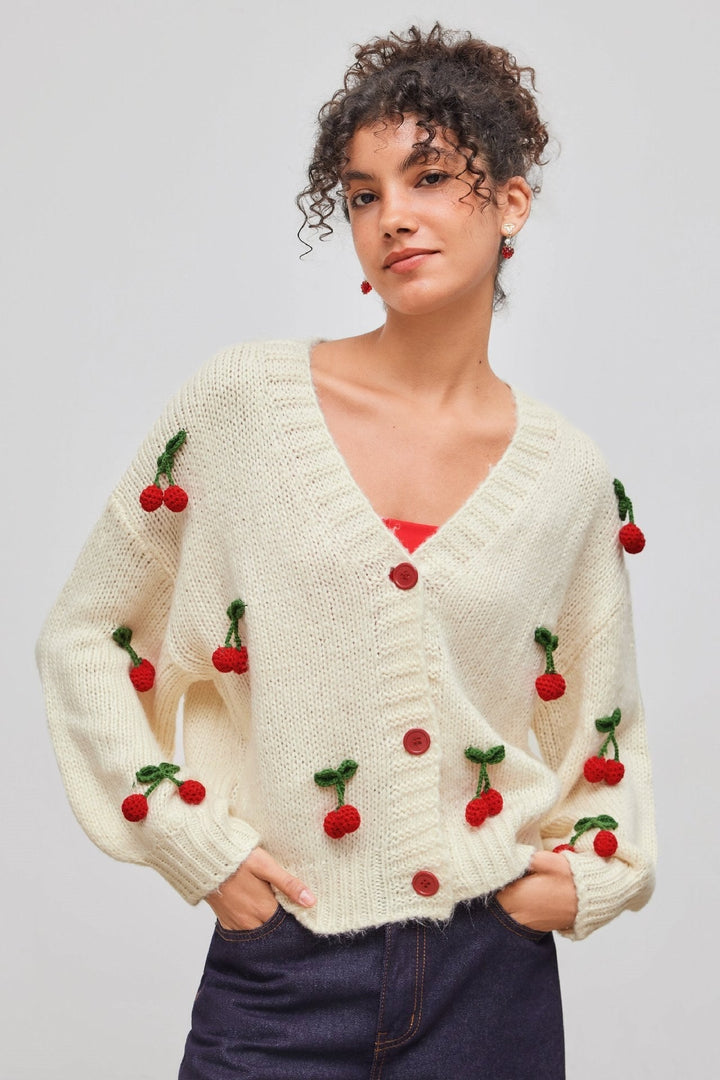 Lockerer Strickcardigan mit V-Ausschnitt und Kirschapplikationen – Frieda