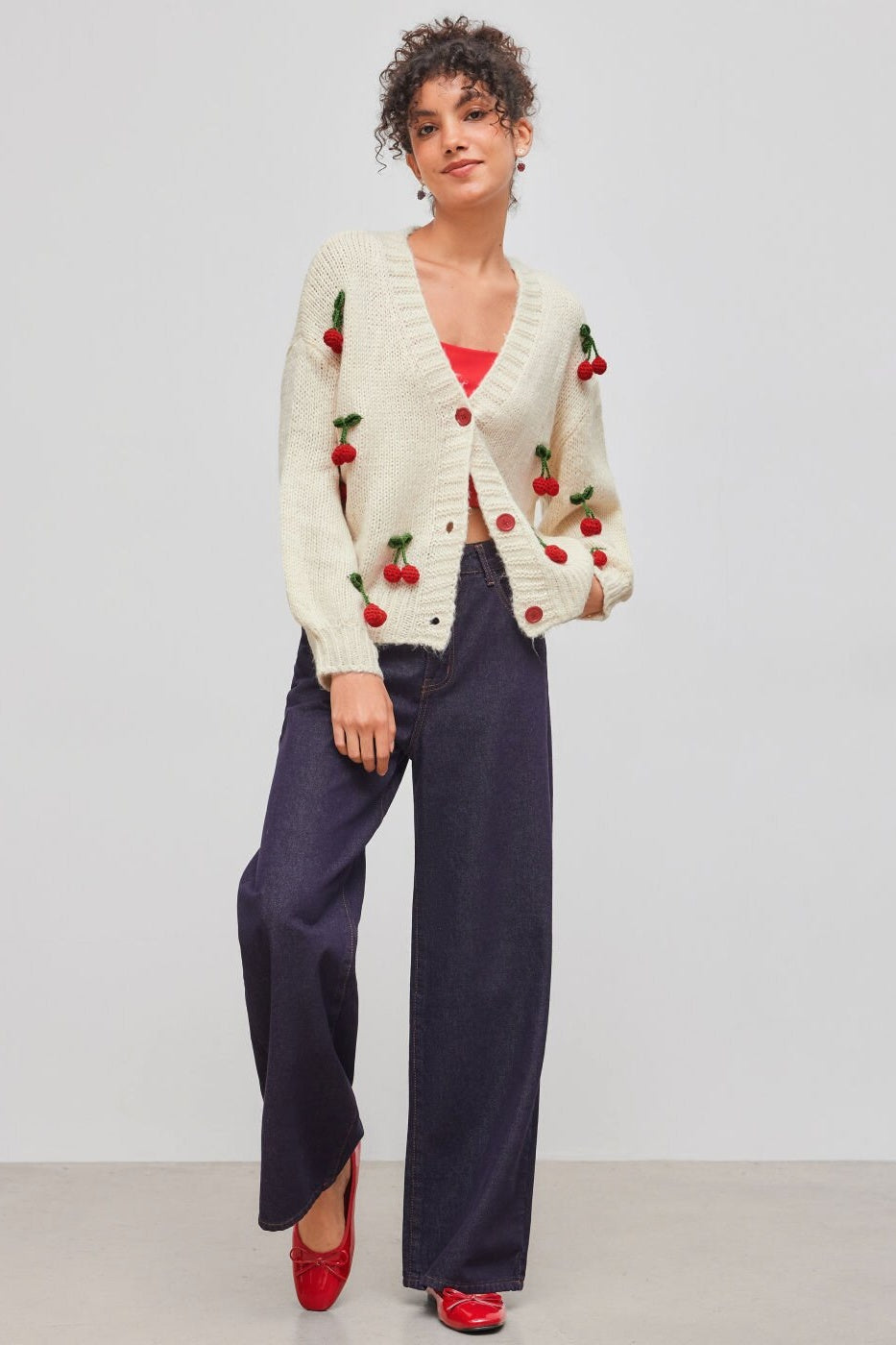 Lockerer Strickcardigan mit V-Ausschnitt und Kirschapplikationen – Frieda