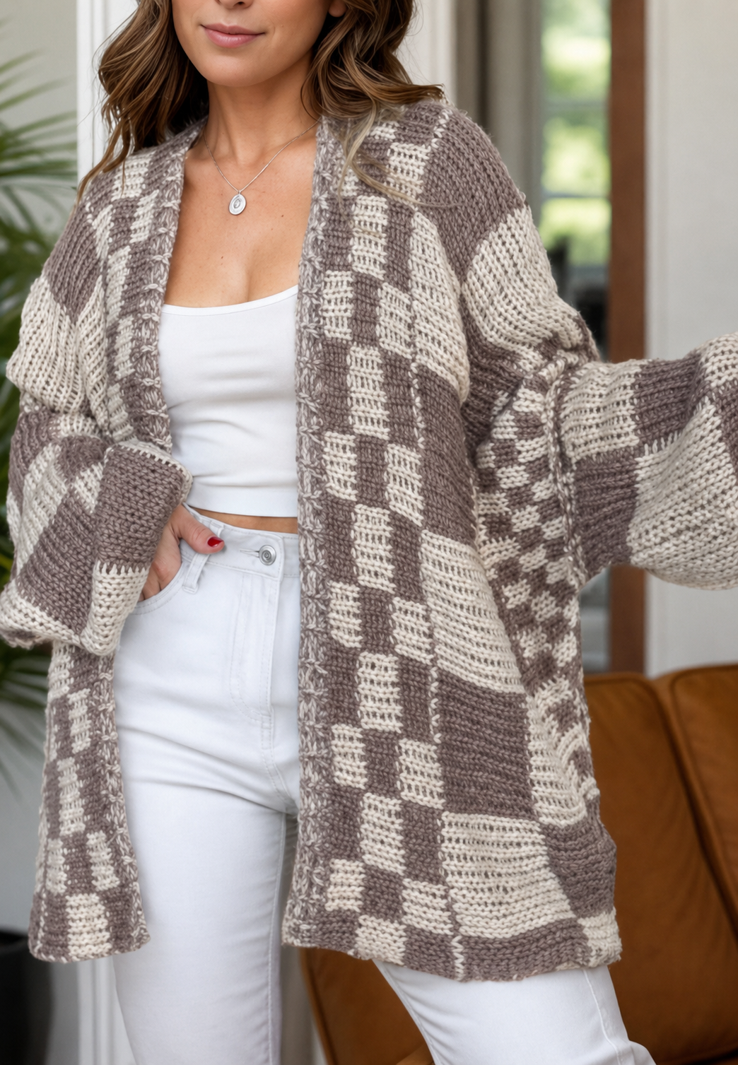 Gestrickte Damen-Strickjacke mit Karo-Muster, langen Ärmeln und offenem Schnitt – Bruna