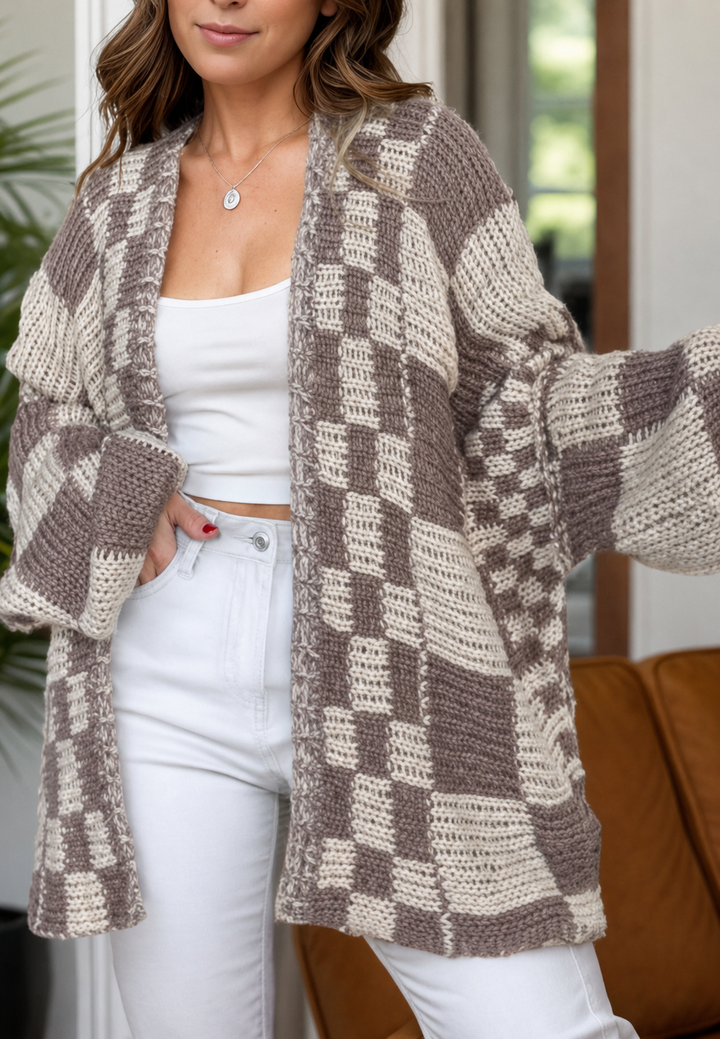 Gestrickte Damen-Strickjacke mit Karo-Muster, langen Ärmeln und offenem Schnitt – Bruna