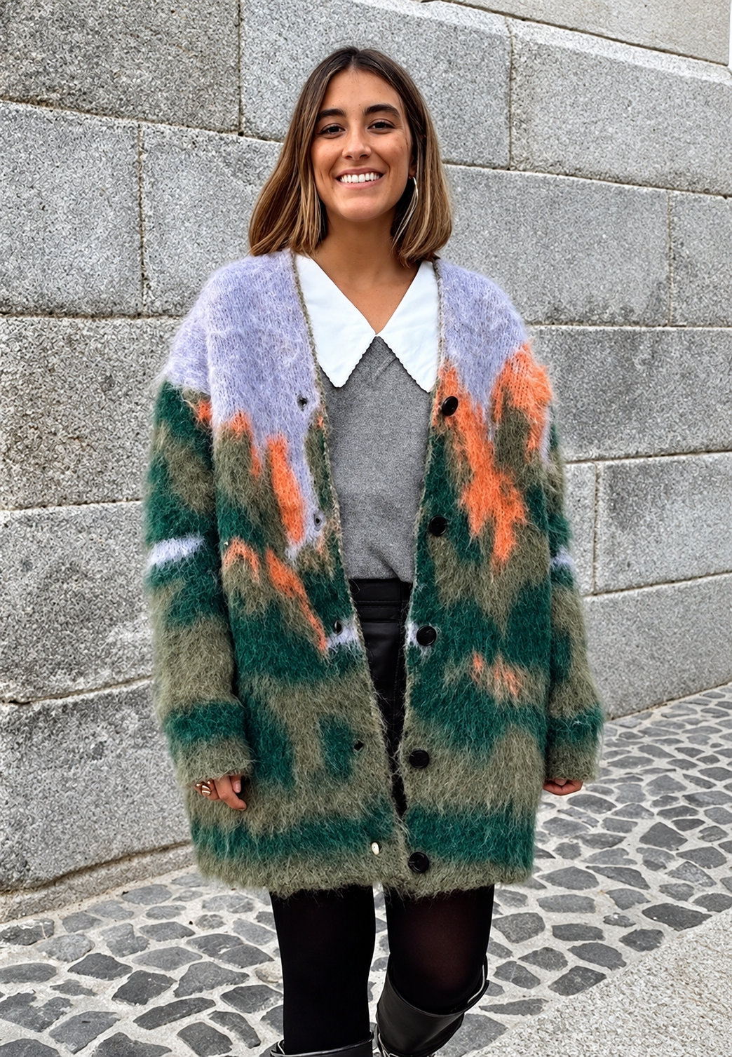 Damen langer Cardigan aus meliertem Strick mit abstraktem Muster - Marzena