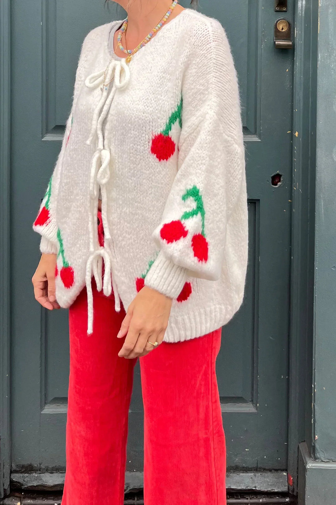 Mohair-Strickjacke mit Schlingenmuster vorne und Kirschmotiv – Fenja