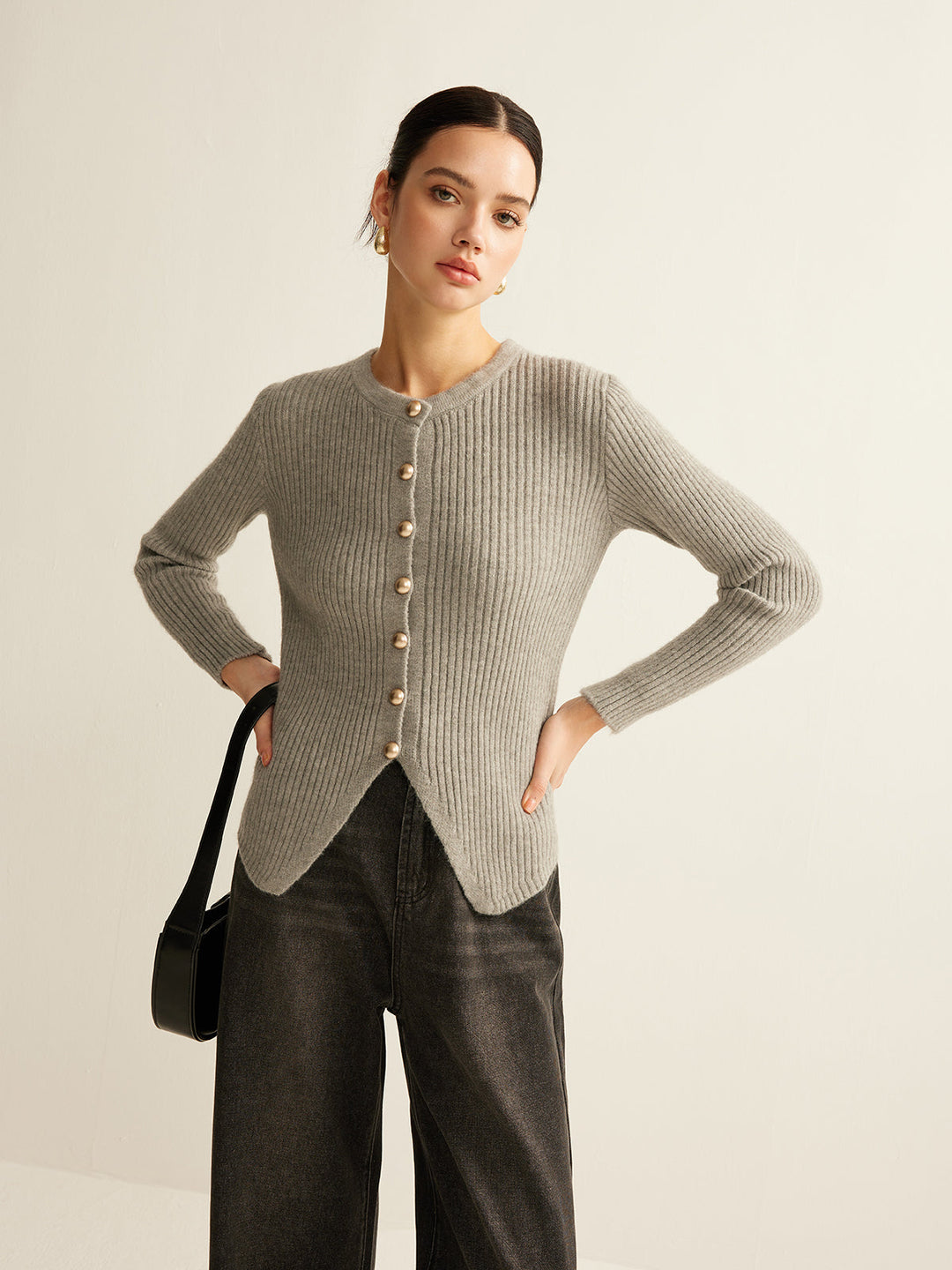 Strickcardigan für Damen mit goldenen Knöpfen – Svea