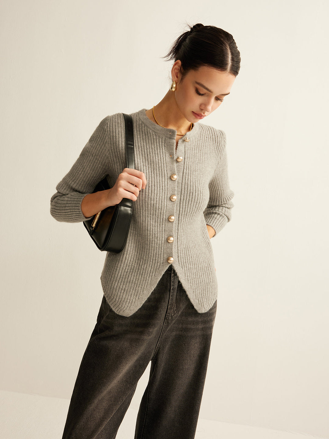 Strickcardigan für Damen mit goldenen Knöpfen – Svea